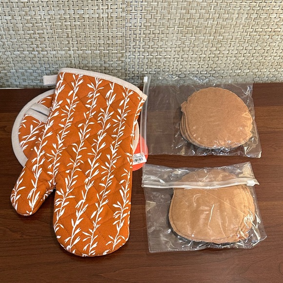 ๐๐HP๐Thanksgiving Hostess Set: 2 Potholders & 8 Fabric Turkey Coasters - Picture 2 of 6